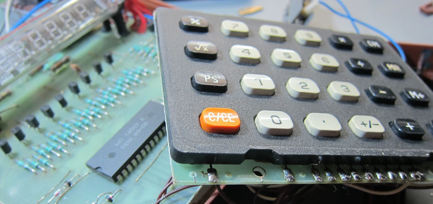 Disaccembling some electronic device with buttons